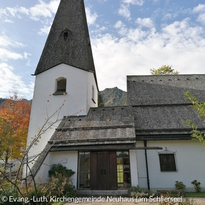 Kirche_Neuhaus_aussen_3_300x300